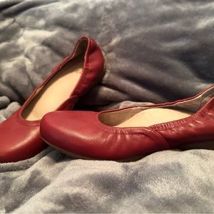 ABEO deep red leather flats